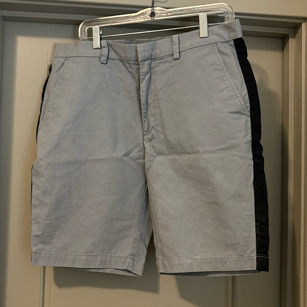 Men’s gray DKNY shorts – size 34